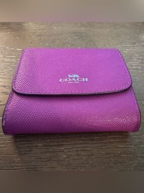 Coach Purple Leather Compact Trifold Wallet Card Coin Zip Snap Closure EUC